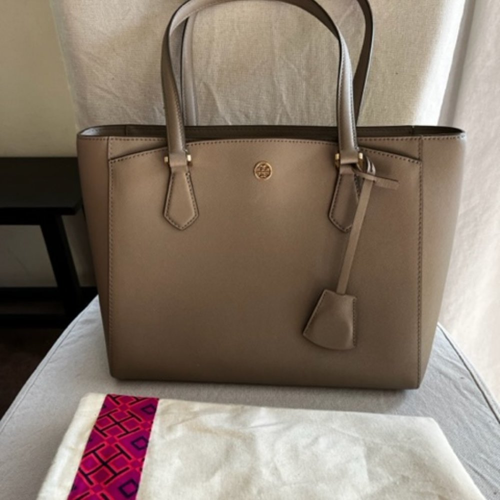 Tory Burch Robinson small zip-top tote in almost pristine condition!